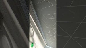 монтаж плинтуса ИДЕАЛ ПВХ