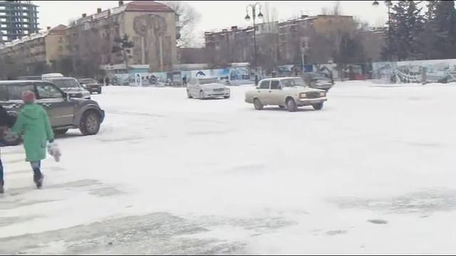 Sumqayit - Пересечение улиц Мира и Г.Алиева. 8.02.2012 15:26 смотреть онлайн