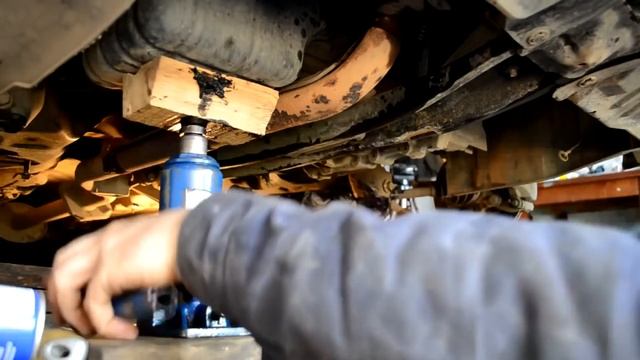 Замена подушки двигателя на Nissan Almera