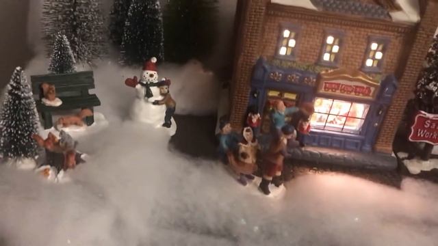 Christmas village 2020 (on the console table) Рождественская деревня! смотреть онлайн