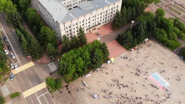 Гигантский пирог и гигантский на Дне России в столице ЕАО смотреть онлайн