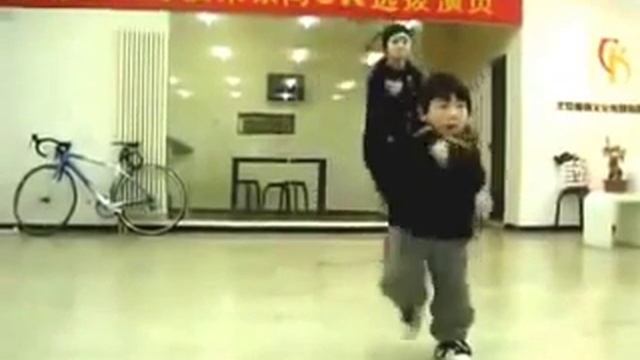Хип-хоп танец.Этот малыш даст фору любому танцору | Дети танцуют смотреть онлайн