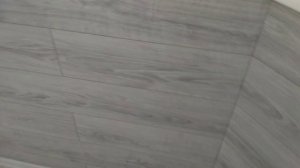 Легкая отделка холодного балкона. Ламинат на парапете и пол. Полочки на лоджии.