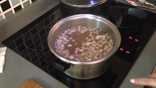 Чечевица по испански с колбасками и мясом, вкусное жаркое из чечевицы смотреть онлайн