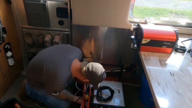 Alde System FLOW Tank Replacement || RV Tech Shares his RV Life Lessons Learned смотреть онлайн