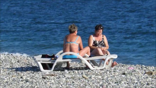 Пляж пансионата "Самшитовая роща" в Пицунде Абхазия смотреть онлайн