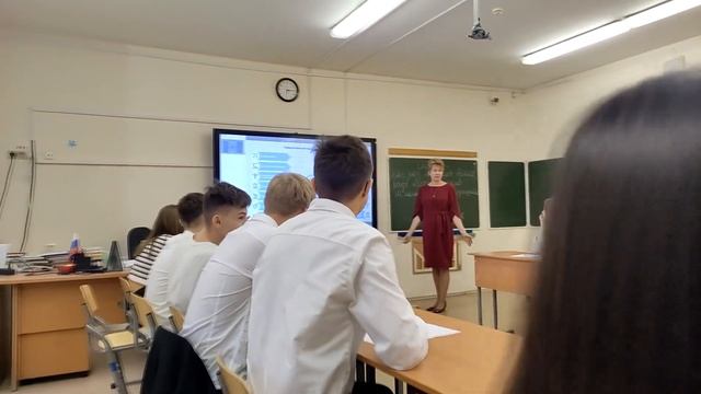 Внеурочное занятие «Разговоры о важном» в 9 «В» классе на тему «РОССИЯ: ВЗГЛЯД В БУДУЩЕЕ» смотреть онлайн