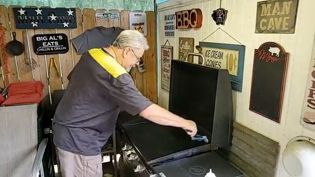 Cleaning the Blackstone Griddle смотреть онлайн