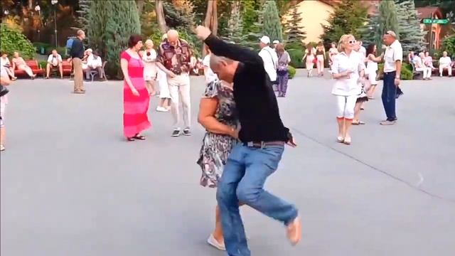 УКРАИНА ТАНЦЫ ХАРЬКОВ НЕСЕ ГАЛЯ ВОДУ смотреть онлайн