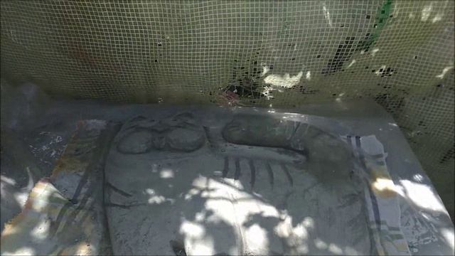 Гусеничка из цемента