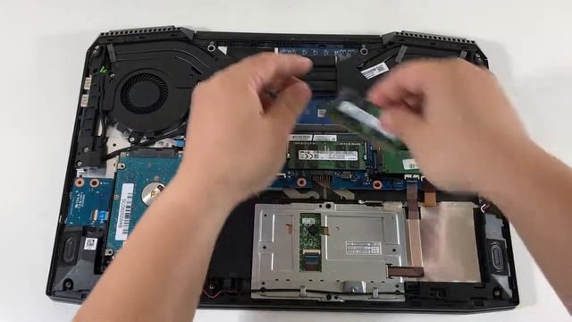 2018 HP Omen 15 (i7-8750H, GTX 1060) Upgrading Memory (32GB DDR4) смотреть онлайн