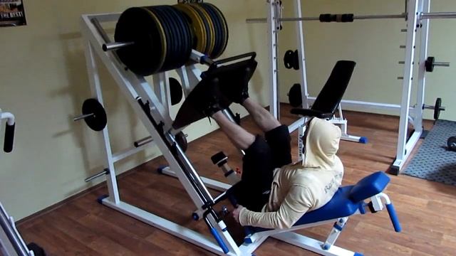 Жим ногами 330 кг...12 раз... смотреть онлайн