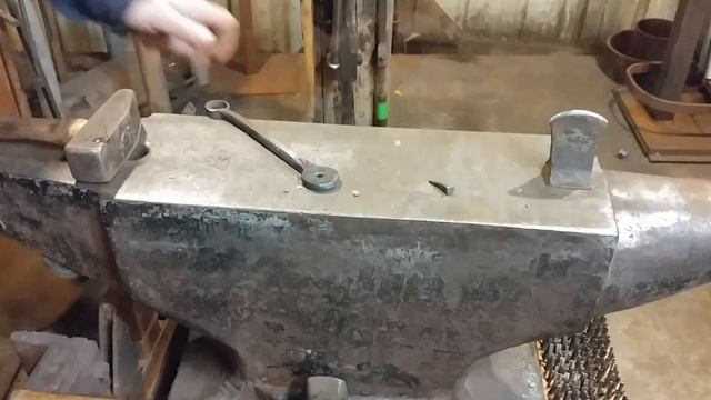 Forging Nails Using a Nail Header смотреть онлайн