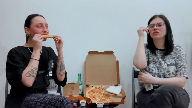 ДоДо пицца, Куриные крылья барбекю и соджа / мукбанг смотреть онлайн