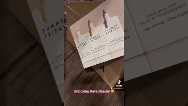 Unboxing Rare Beauty (Lip oil et blush!) ? смотреть онлайн