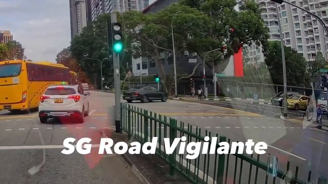 7mar2023 pedestrian confront honda vezel for not giving way at the discretionary right turn junctio смотреть онлайн