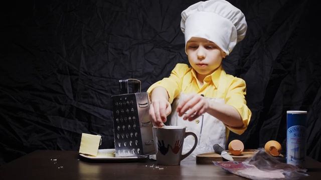 Творческий Дима - Яичнича в кружке - Выпуск №8 смотреть онлайн