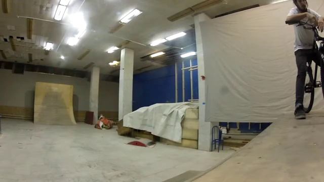 Funny history of one line or typical evening with two grandpa on mtb - MTB: park смотреть онлайн