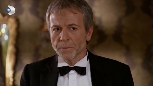 Fatmagul Español - Reşat está tratando de convencer a Meltem de sus mentiras - Sección 19 смотреть онлайн