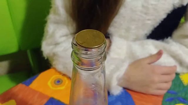 Эксперимент с монеткой и бутылкой смотреть онлайн
