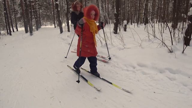 Наша первая прогулка в новом году: лес, лыжи, тюбинг! смотреть онлайн