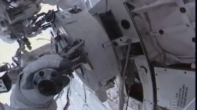 Switching Batteries Powers Final Spacewalk смотреть онлайн