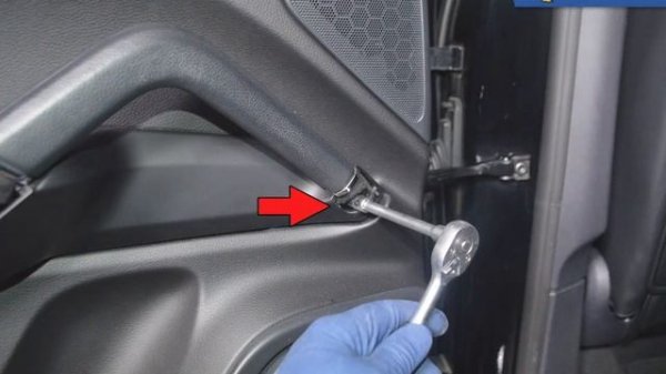 Porsche Cayenne 958 Rear Door Panel Removal (2011-2019)