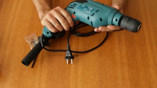 Видео обзор ударной дрели Hyundai D 800 смотреть онлайн