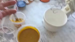 Приготовление свежий пыльцы с мёдом.