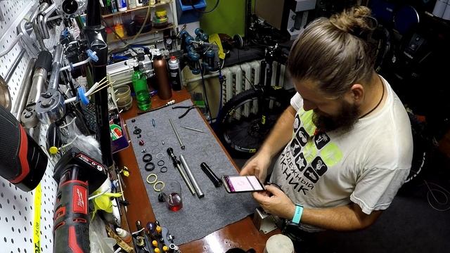 Техобслуживание Rock Shox Lyrik 2018