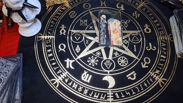 ЧЕМ ЗАКОНЧИТСЯ СУД? ТАРО РАСКЛАД. смотреть онлайн