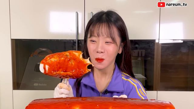 떡 하나에 50인분?!😱 초대왕 떡볶이 먹방 !🔥ㅣMEGA SUPERSIZE Spicy Tteokbokki MUKBANG Korean street food EATING SHOW смотреть онлайн