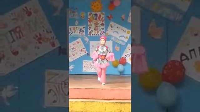 Девочка танцует танец цветы Алатау смотреть онлайн