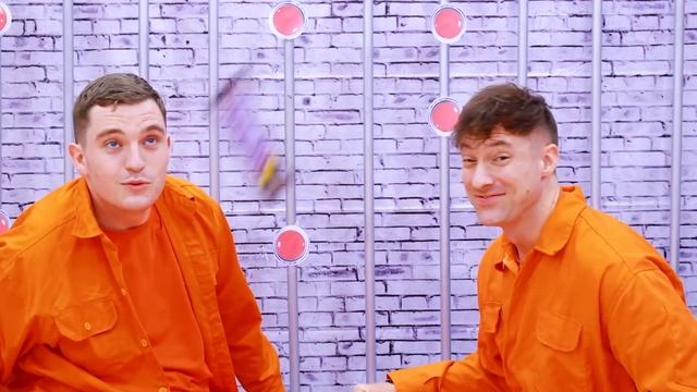 100 BUTTON MYSTERY CHALLENGE IN PRISON! | 100 BUTTON JAIL | CRAZY PRISONERS TRYING TO ESCAPE JAIL! смотреть онлайн