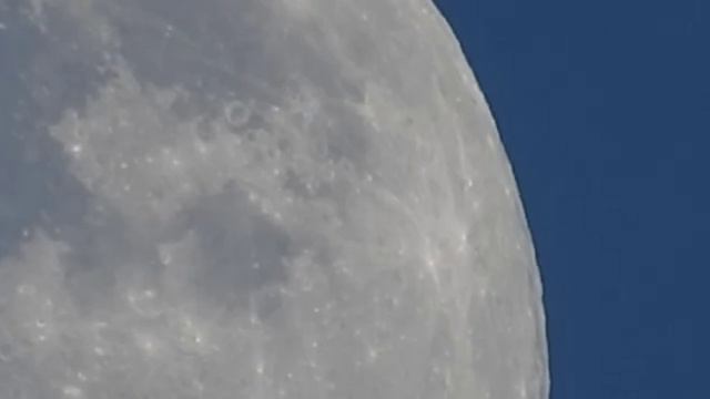 Луна с земли (отличный зум) смотреть онлайн