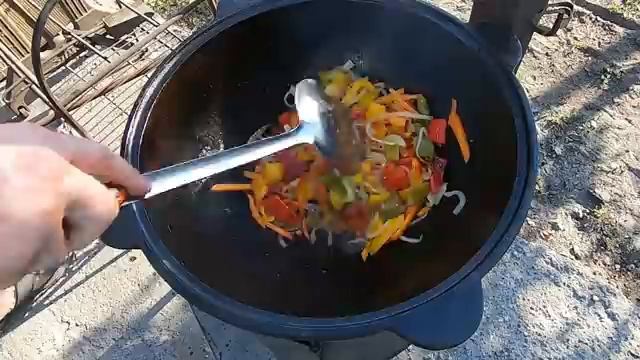 ПРИГОТОВИЛ ДЕЛИКАТЕС ИЗ ТОГО ЧТО МНОГИЕ НЕ ЕДЯТ.НОГИ В КАЗАНЕ.mp4 смотреть онлайн