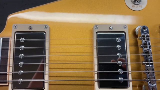 2013 Gibson Custom Shop Bench Mark Limited Edition Flying V Goldtop смотреть онлайн