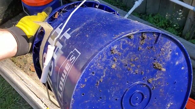 Easiest DIY 5-Gallon Bucket Compost Bin (plus Vegetable Planter) смотреть онлайн