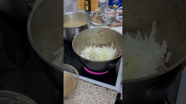 Подлива, из куриных сердечек и желудочков,в казане смотреть онлайн
