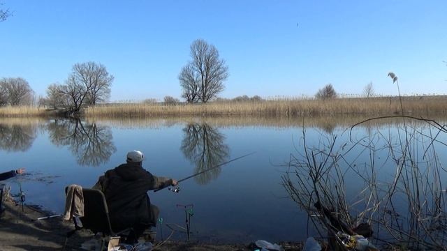 Рыбалка на реке весной Саша ловит подлещиков а я осваиваю болонку смотреть онлайн