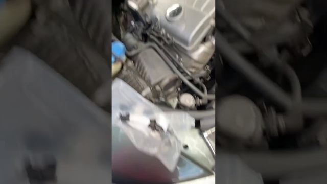 Volkswagen breather hose replacement removal. Common spot for vacuum leaks vr6 смотреть онлайн