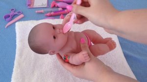 Видео с Куклой Пупсик играем в дочки матери Доктор Baby Doll Doctor