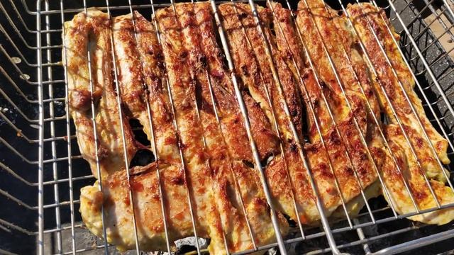 ?КАРРИ РОЛЛ?. Хрустящий ролл из пряной курочки и сочных овощей с карри соусом. смотреть онлайн