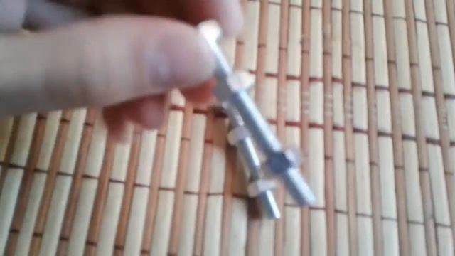 Самая простая подставка для телефона (из гаек и болтов) смотреть онлайн