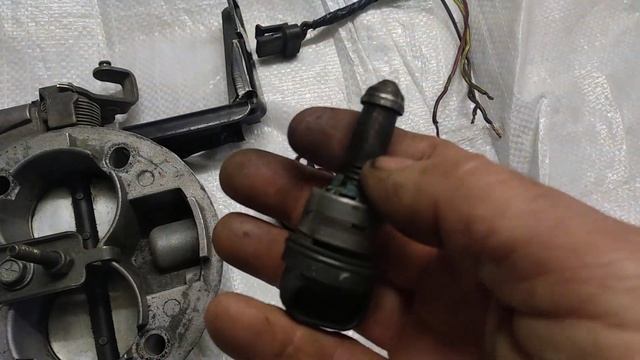 Ремонт и чистка регулятора холостого хода . смотреть онлайн