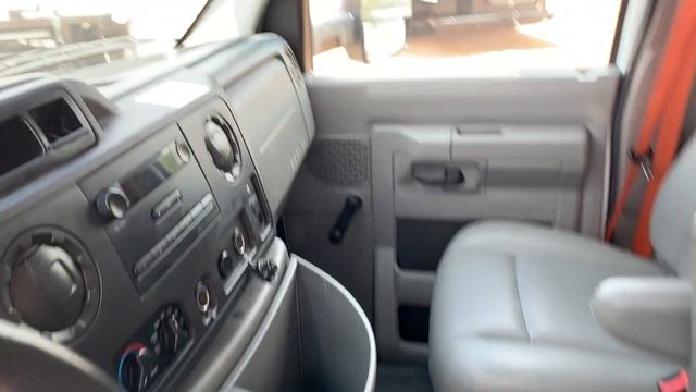 2015 Ford E350 - 16' Box Truck With Ramp #4235 смотреть онлайн