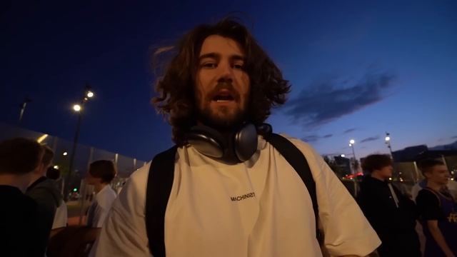 ПОПАДИ САМЫЙ ДАЛЬНИЙ БРОСОК И ПОЛУЧИ ЛЮБЫЕ КРОССОВКИ ! смотреть онлайн