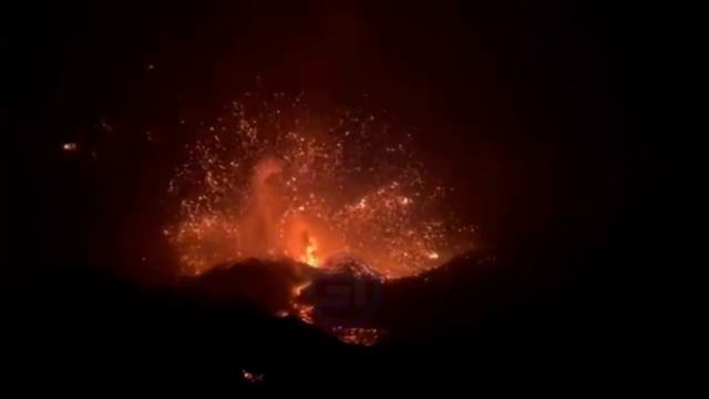 Explosive eruptions and shockwave from the Cumbre Vieja volcano on La Palma! смотреть онлайн