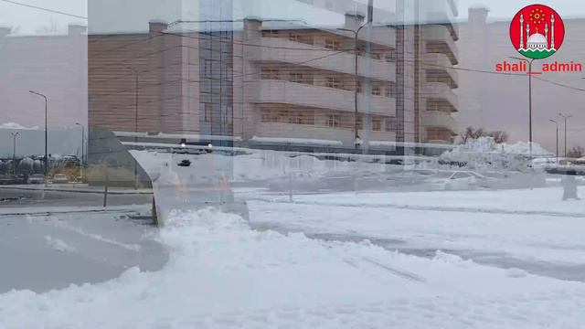 На территории Шалинского муниципального района выполняются работы по расчистке дорог от снега смотреть онлайн