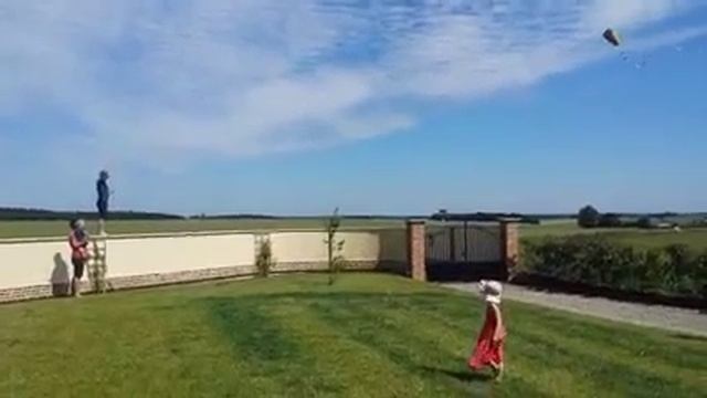 flying our miniture pocket kite from Toysandgames ie смотреть онлайн